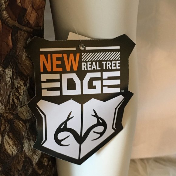 Realtree Camo Reversible Insulated Hunting Vest - Picture 3 of 10